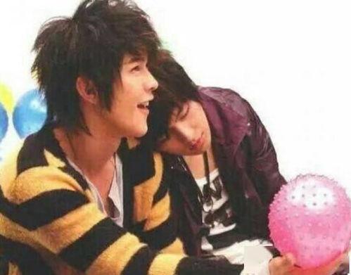 汪东城吃瓜好快乐